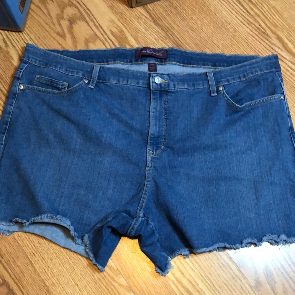 Gloria Vanderbilt Raw Hem Stretchy Jean Shorts Plus Size 24W